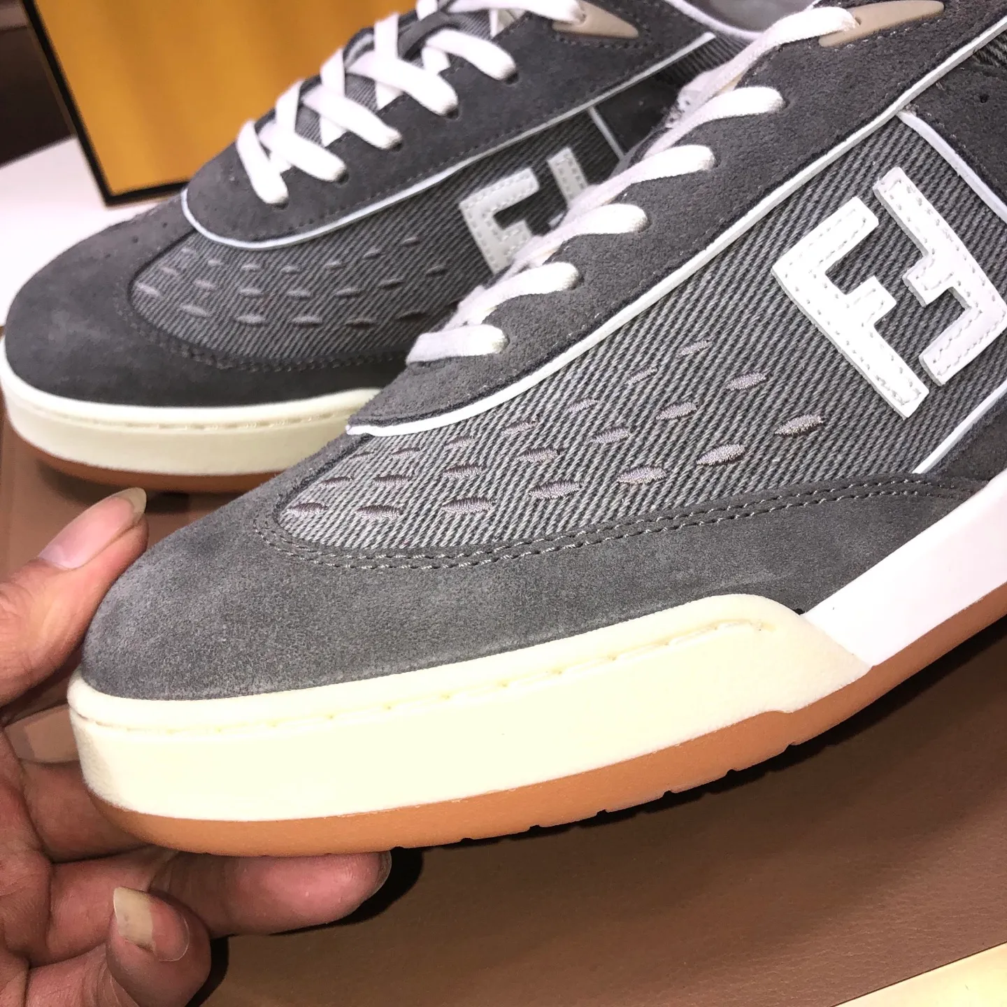 Men's men's shoes 💰600💰 Fendi 2023 latest couple model 🔥 Many 💑 stars have the same style FD match Original one-to-one replica Designer Kim Jones's first sneaker fendi match and Donkey brand Trainer basketball sneakers Material: Original silk leather Lining: Breathable mesh Packaging: Original 1:1 matching high-end packaging Size: Female 35-40 Male 38-44 (45 46. Custom-made (no return or exchange)